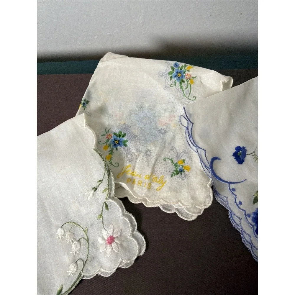 Vintage Linen Floral Scalloped Teatime Cottagecore Country Handkerchiefs Set of3